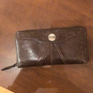 Kenneth Cole reaction genuine leather wallet worn but functions perfectly
